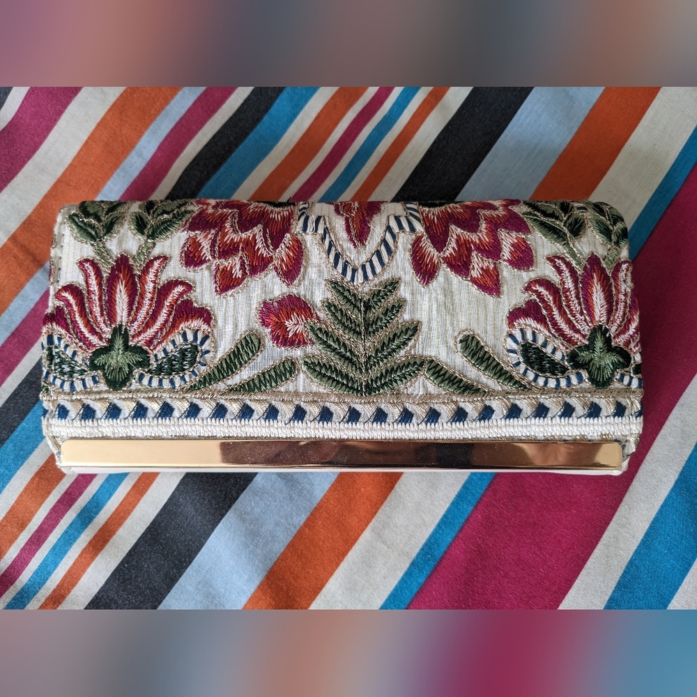Embroidered wallet